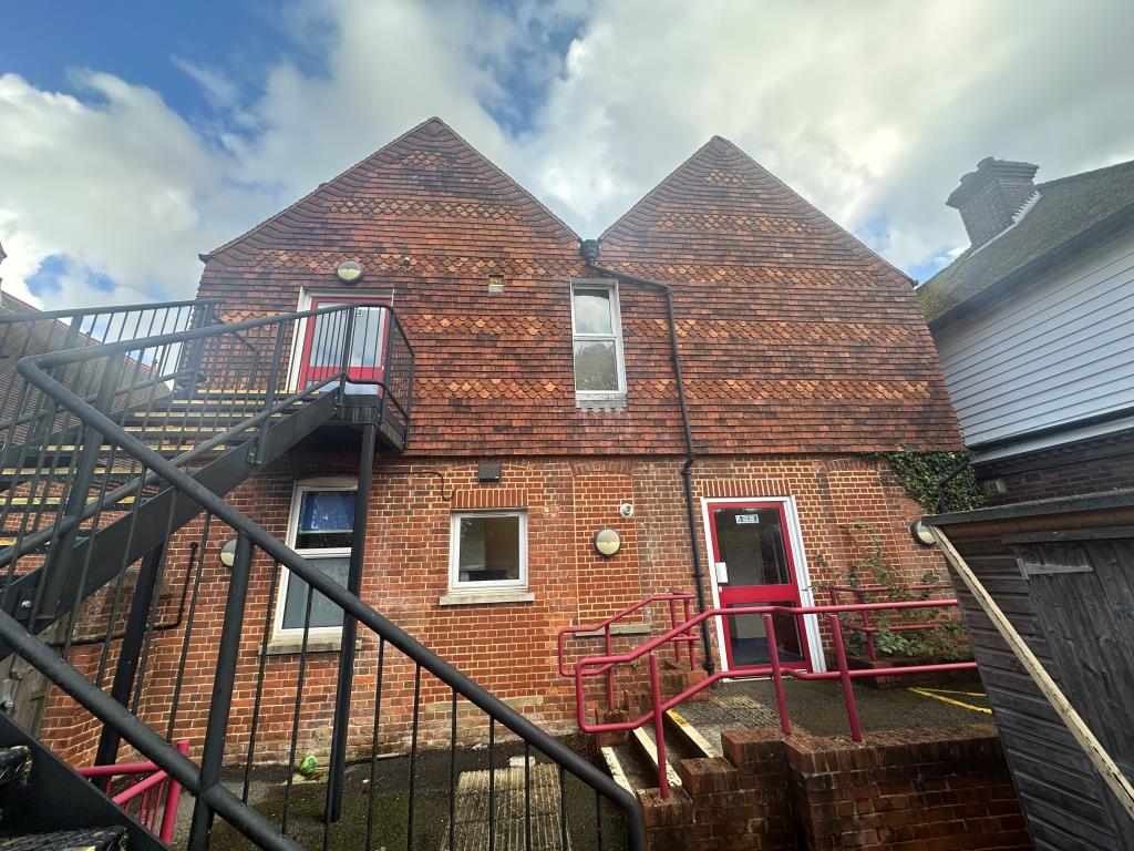 Lot: 68 - DETACHED FREEHOLD PROPERTY WITH POTENTIAL - Rear of property